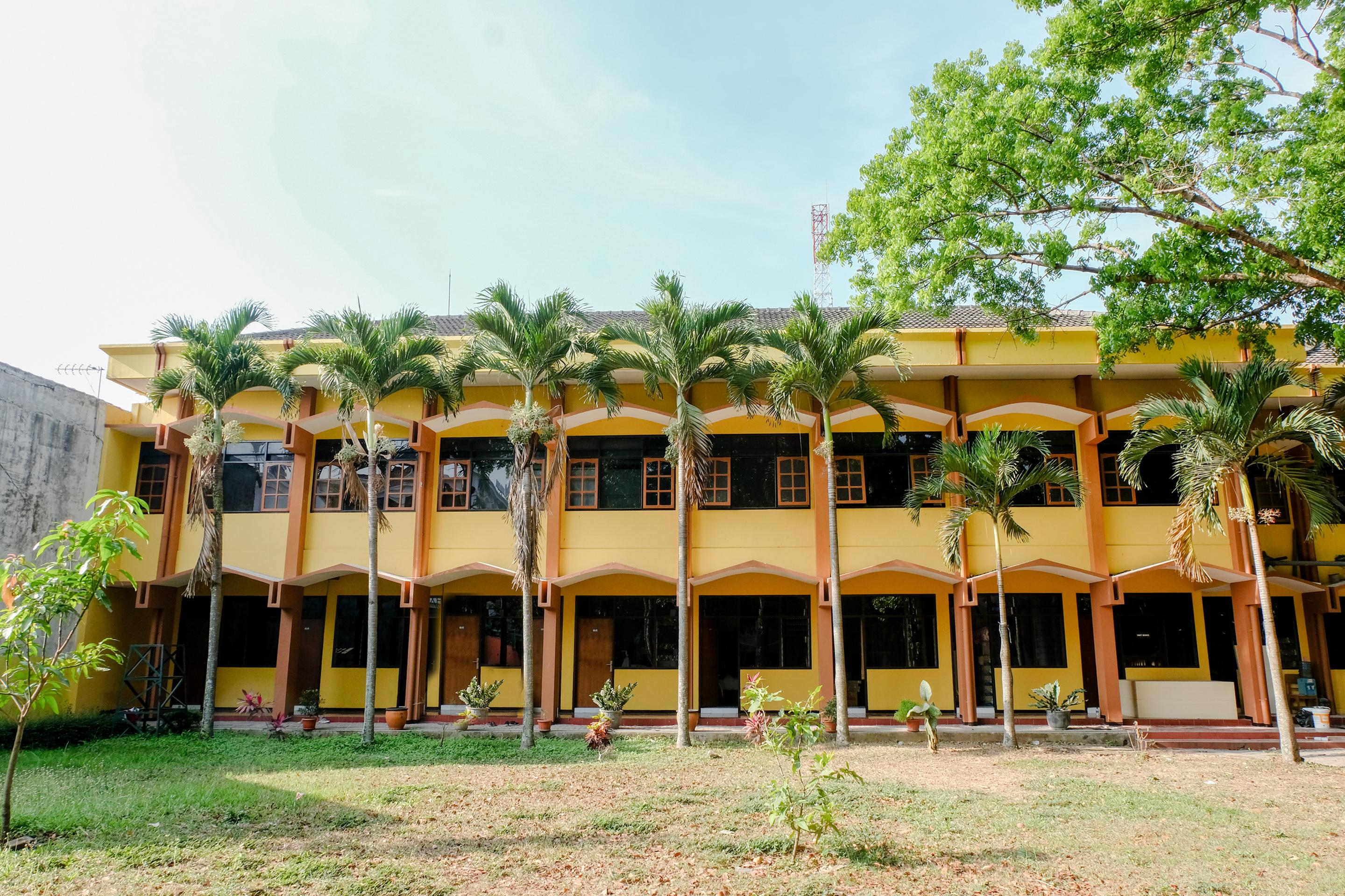 OYO 1342 Uniga Malang Family Residence Exterior foto