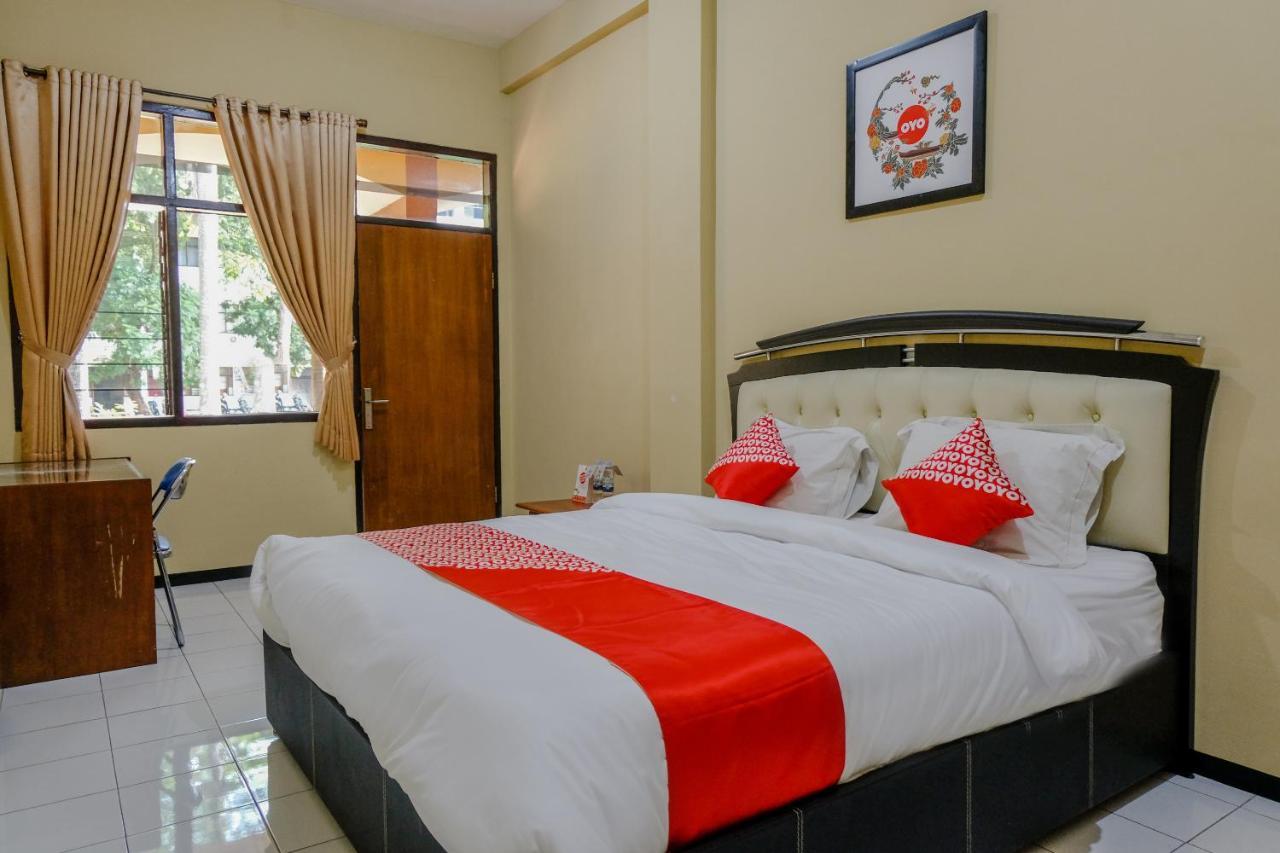 OYO 1342 Uniga Malang Family Residence Exterior foto
