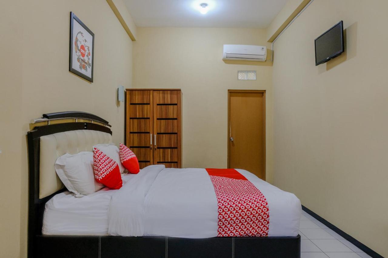 OYO 1342 Uniga Malang Family Residence Exterior foto