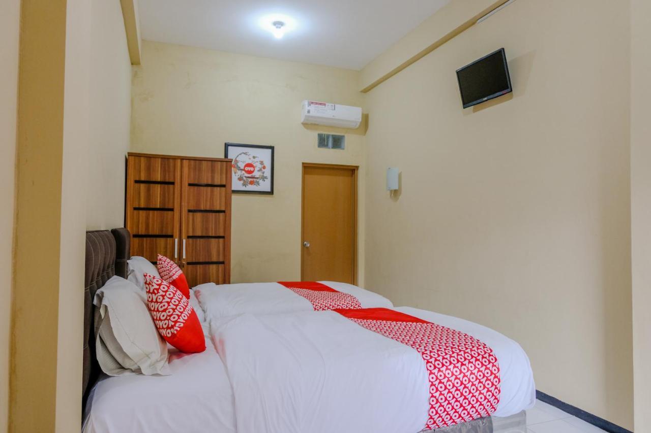 OYO 1342 Uniga Malang Family Residence Exterior foto